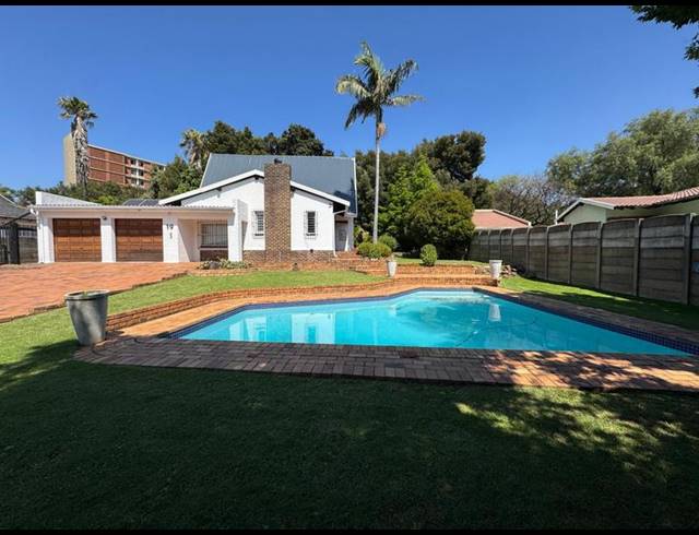 4 BEDROOM HOUSE FOR SALE IN VAN RIEBEECK PARK
